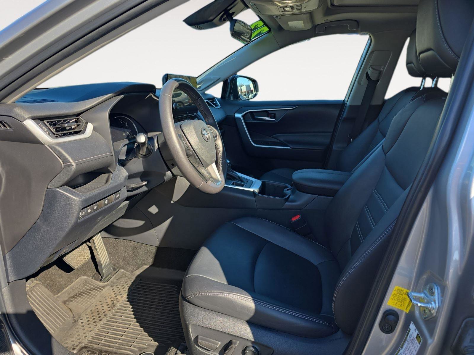 Used 2023 Toyota RAV4 XLE Premium image 10