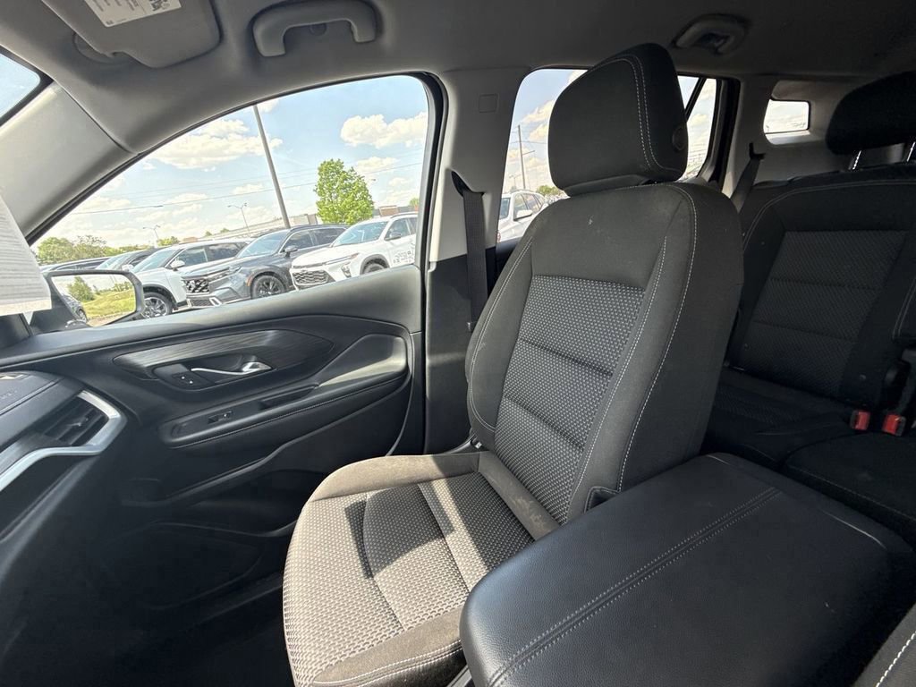 Used 2024 GMC Terrain SLE FWD image 30