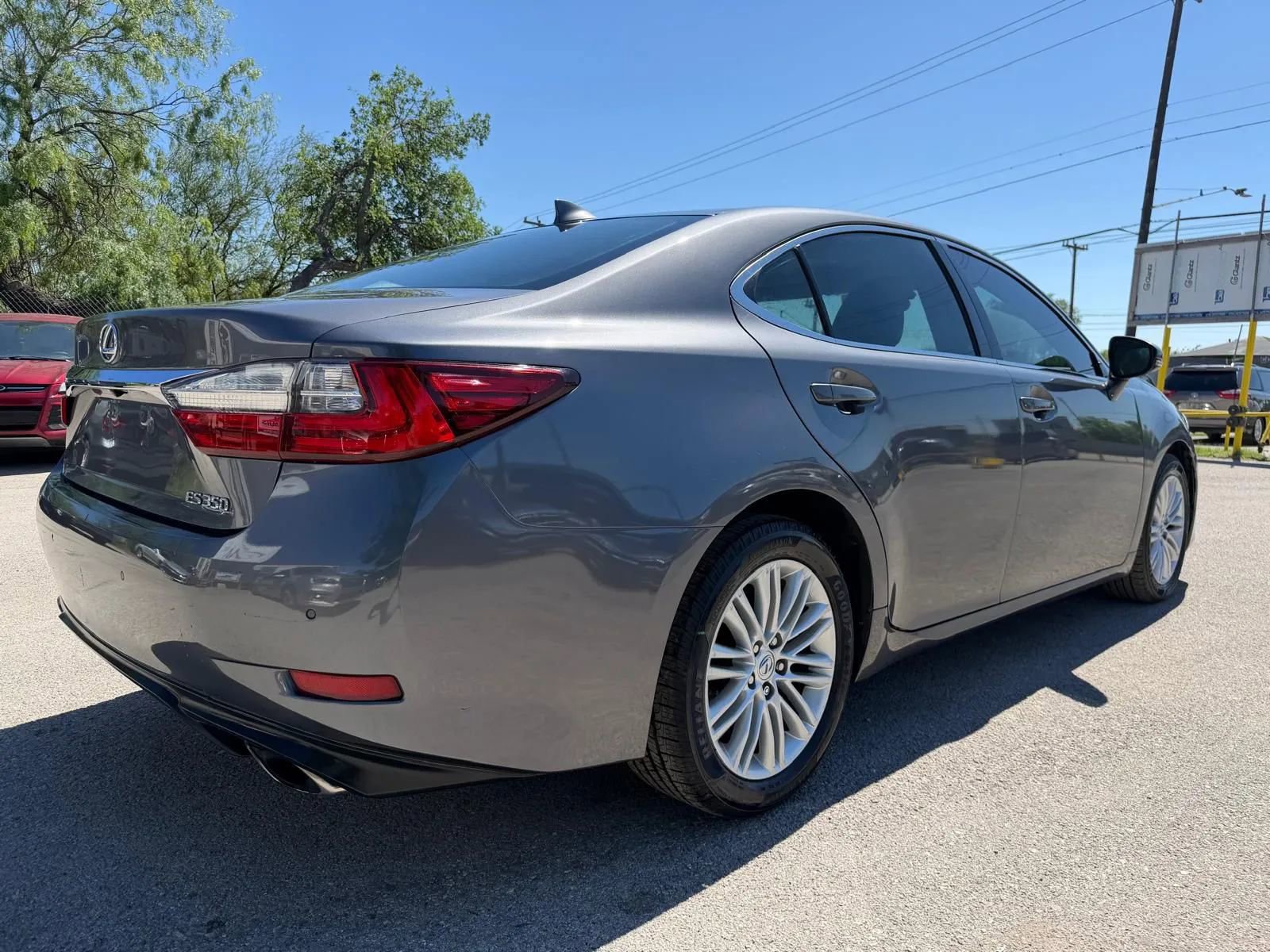 Used 2016 Lexus ES 350 w/ Premium Package w/Wood Trim FWD image 4