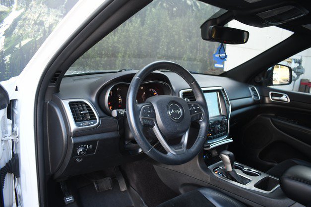 Used 2017 Jeep Grand Cherokee Altitude AWD/4WD image 14