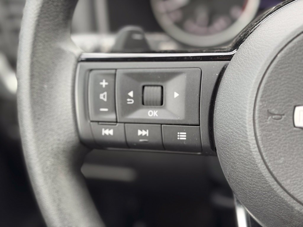 Used 2023 Nissan Rogue SV AWD/4WD image 23
