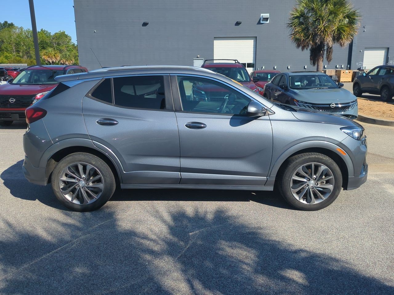 Used 2022 Buick Encore GX Preferred w/ Sport Touring Package FWD image 2