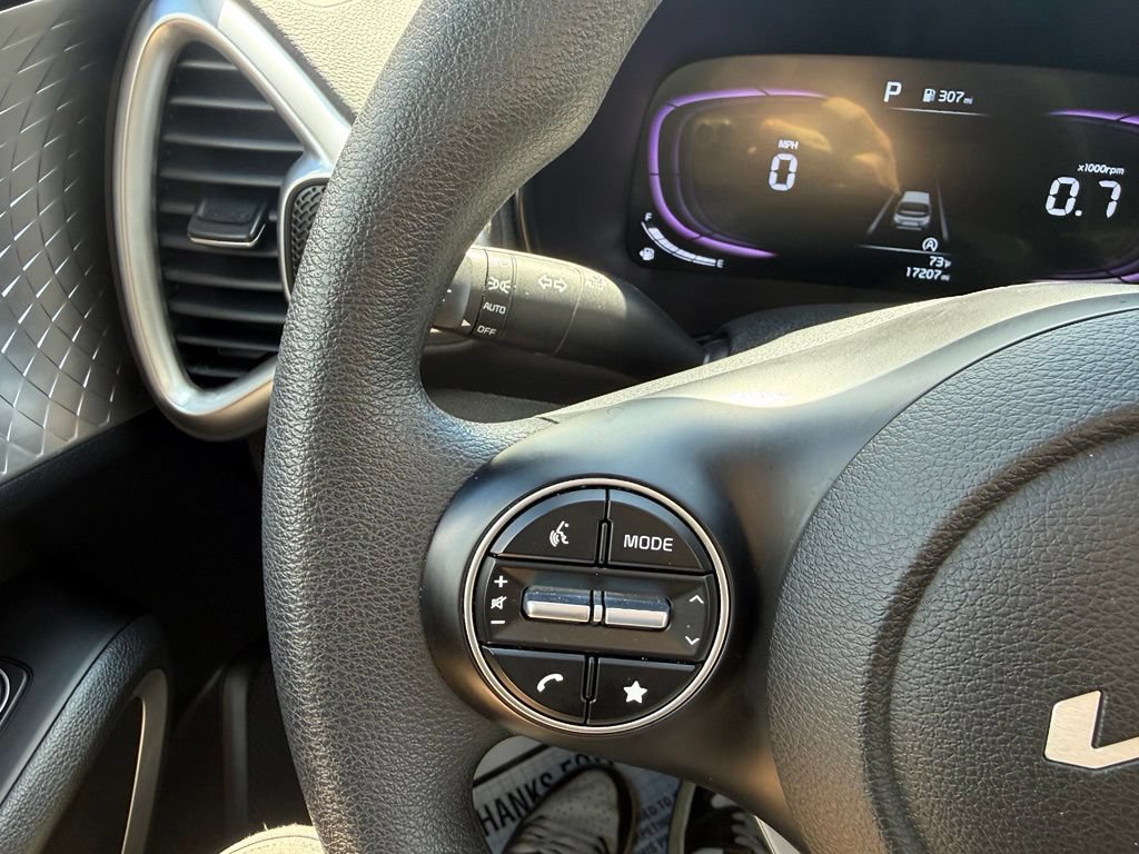 Used 2025 Kia Soul LX w/ LX Technology Package FWD image 21