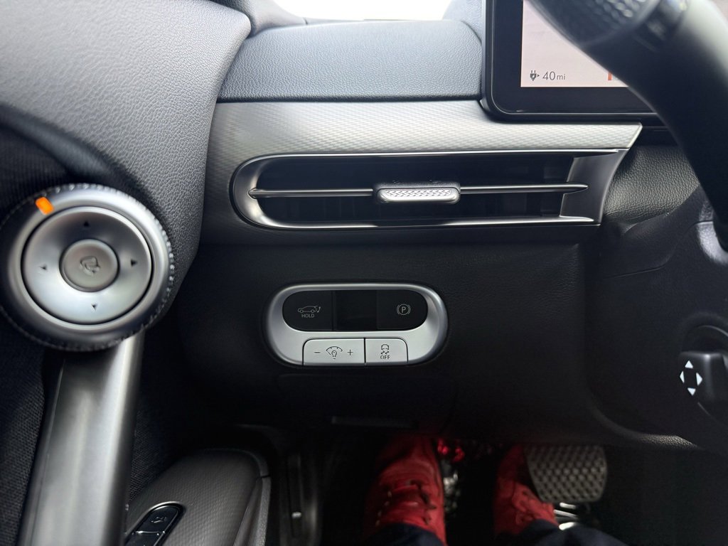 Used 2024 Genesis GV60 RWD image 31