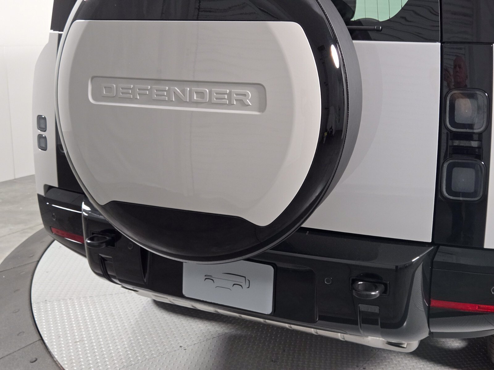 New 2026 Land Rover Defender 130 X-Dynamic SE AWD/4WD image 7