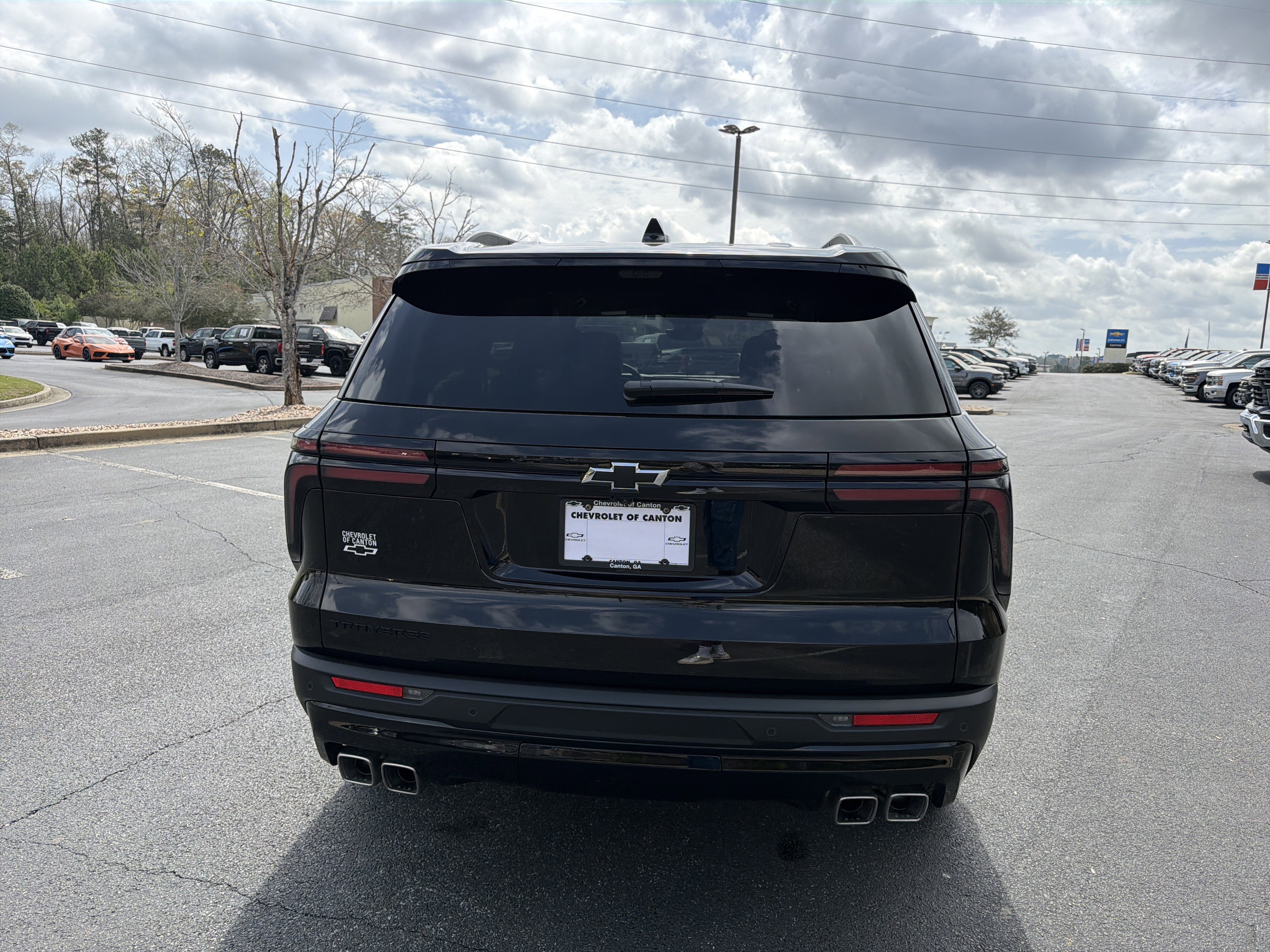 Used 2026 Chevrolet Traverse LT w/ Midnight/Sport Edition image 6