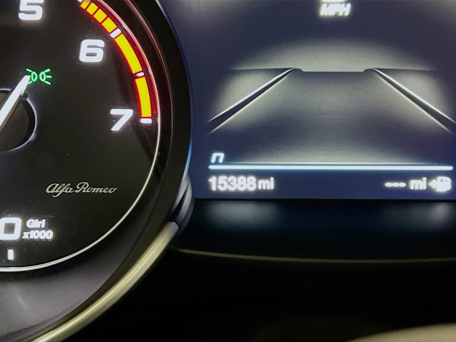 Used 2023 Alfa Romeo Giulia Veloce RWD image 8