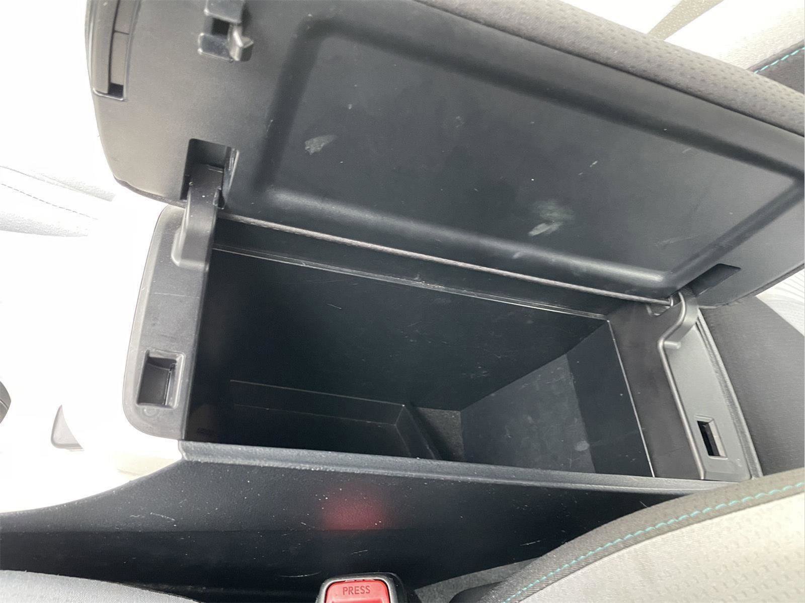 Used 2018 Toyota Prius Three image 30