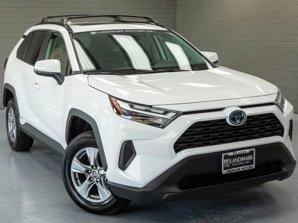 Used 2024 Toyota RAV4 XLE image 6