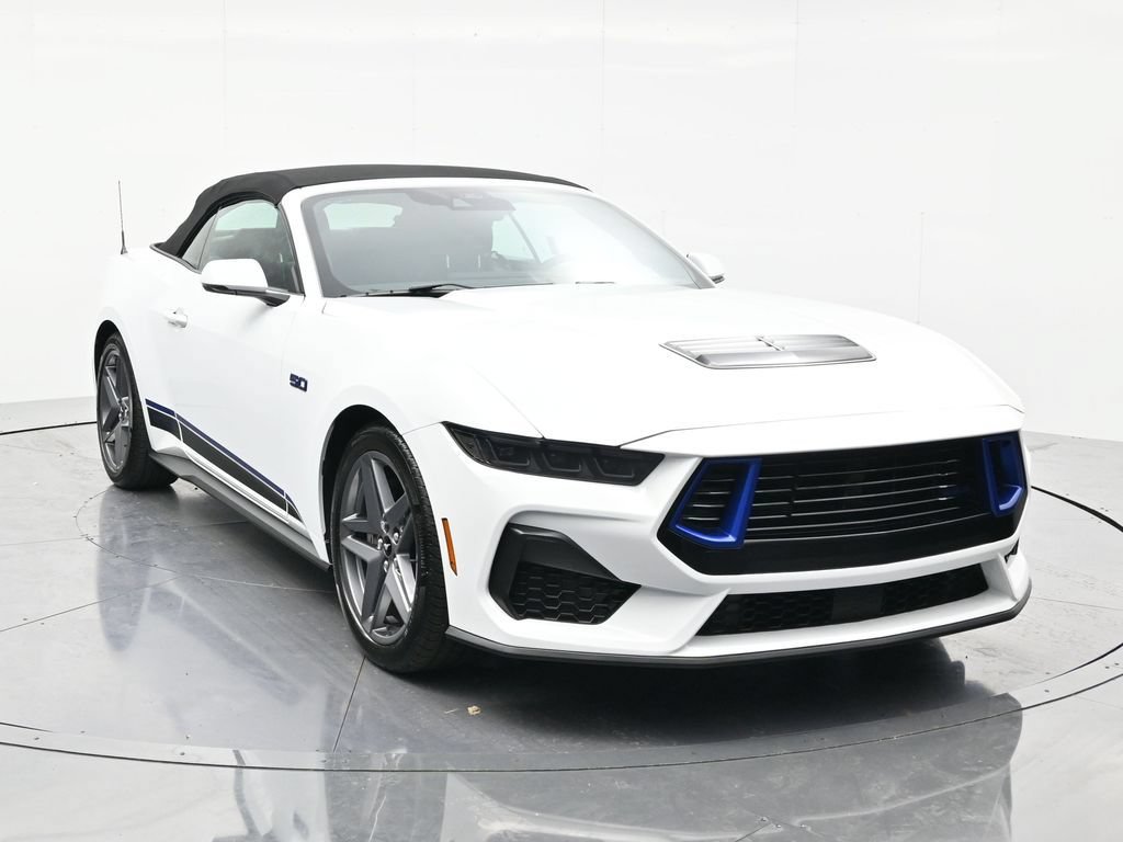 Used 2025 Ford Mustang GT Premium RWD image 3