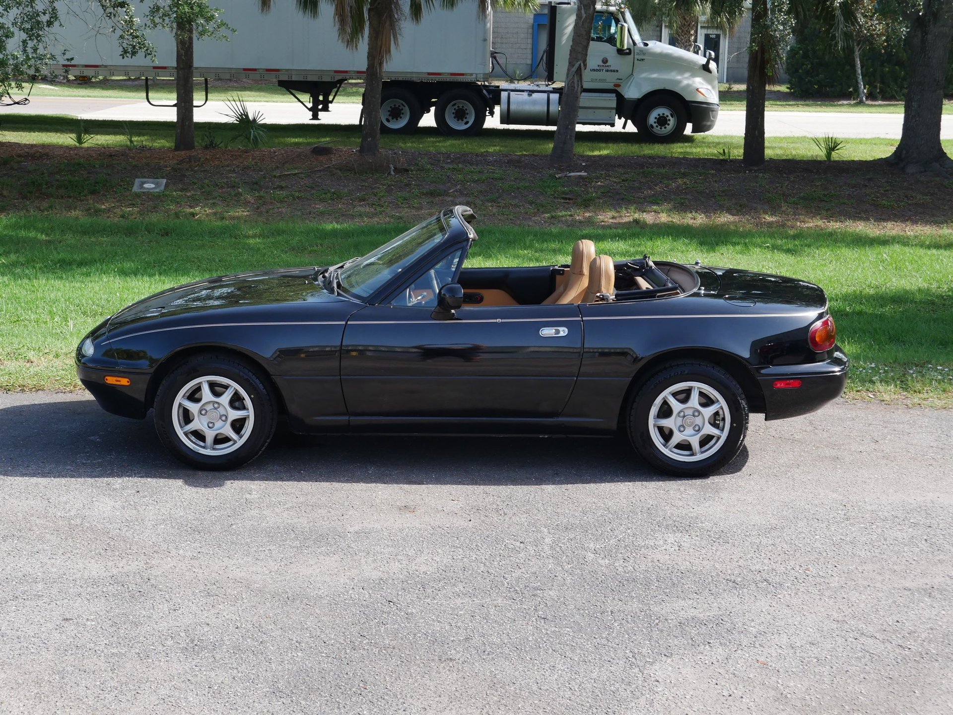 Used 1997 MAZDA MX-5 Miata RWD image 15