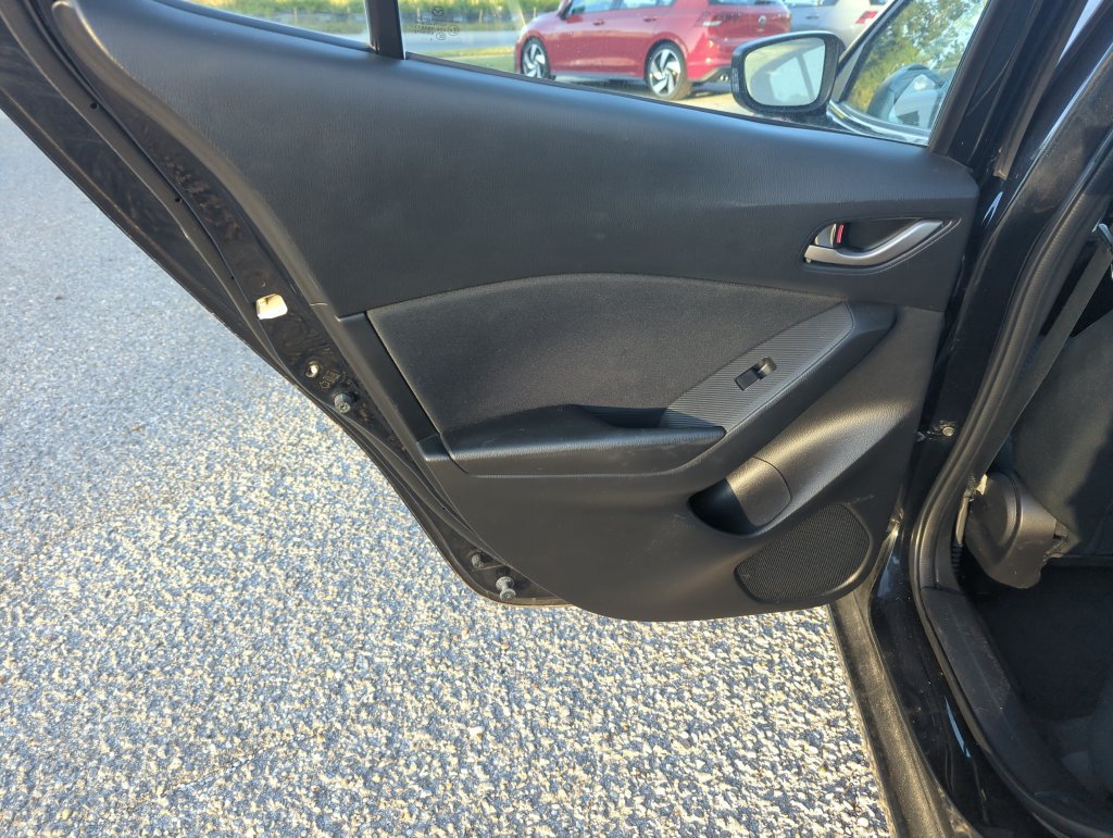 Used 2014 MAZDA MAZDA3 i Touring w/ Moonroof Package 1 FWD image 26