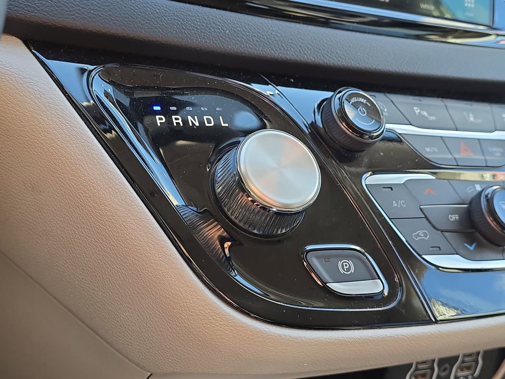 Used 2024 Chrysler Pacifica Touring-L FWD image 31