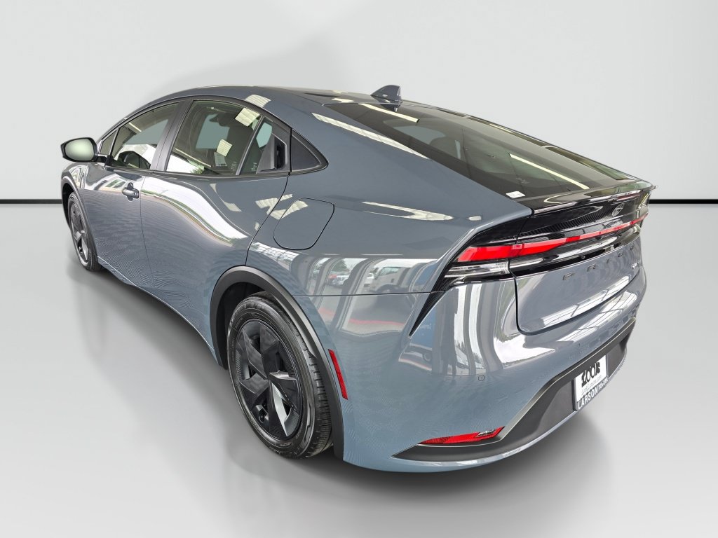 Used 2024 Toyota Prius LE FWD image 3