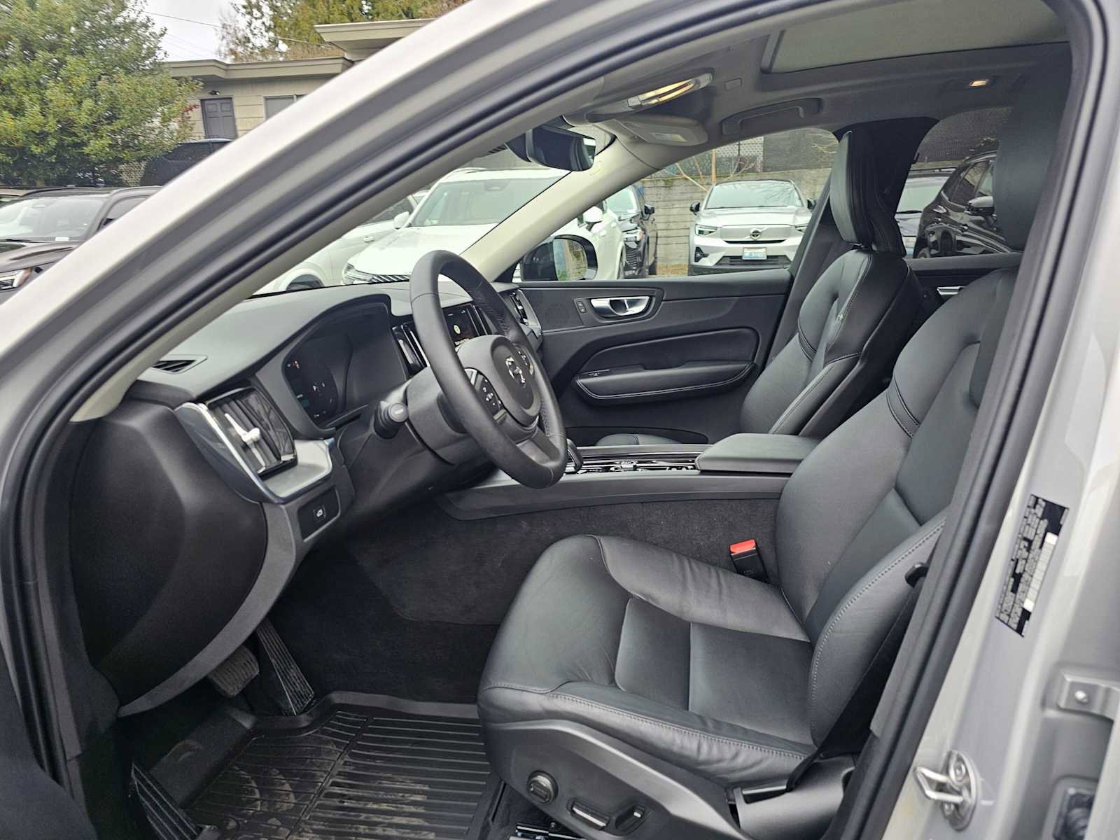 Certified 2025 Volvo XC60 B5 Core w/ Protection Package Premier image 16