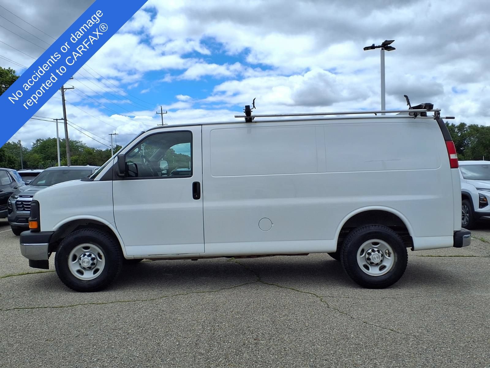 Used 2017 Chevrolet Express 2500 RWD image 9