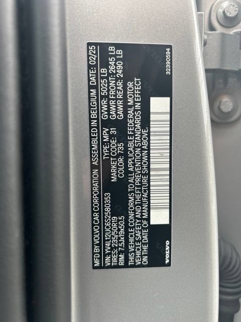 Certified 2025 Volvo XC40 B5 Plus AWD/4WD image 29