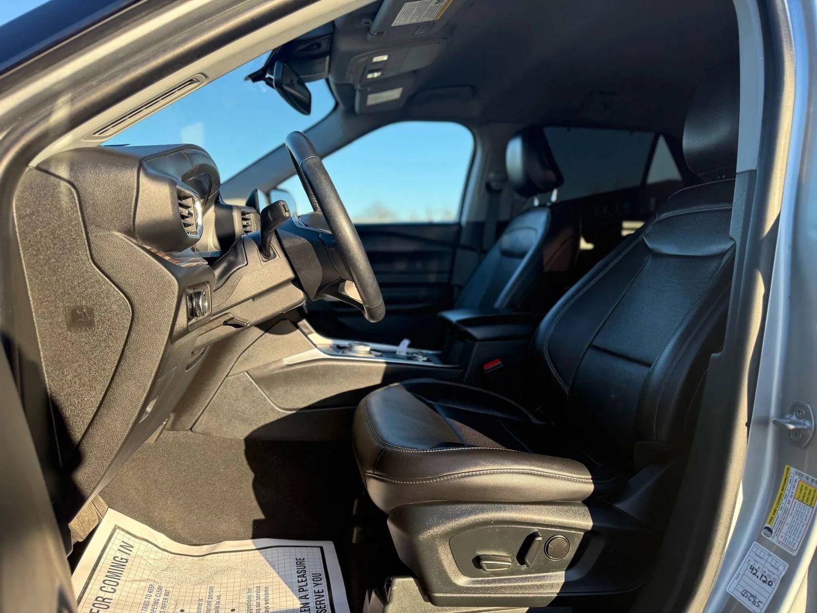 Used 2023 Ford Explorer Limited image 12