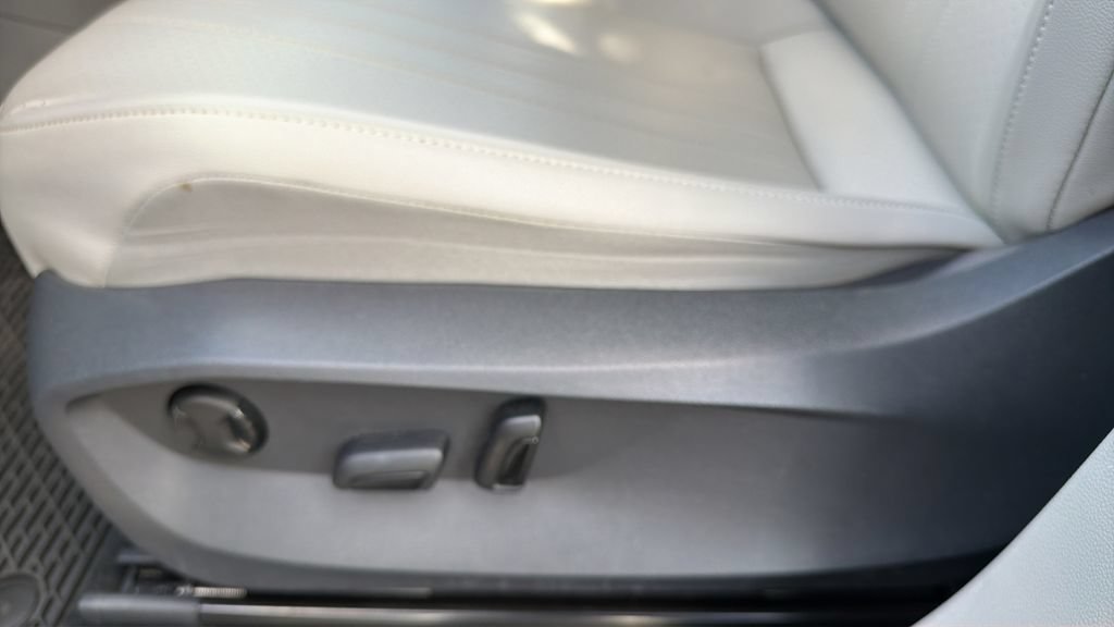 Used 2023 Volkswagen Tiguan SE FWD image 15