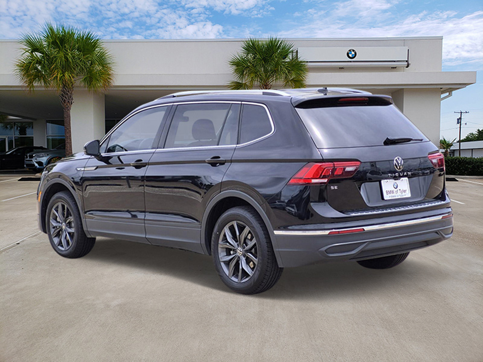 Used 2023 Volkswagen Tiguan SE FWD image 6