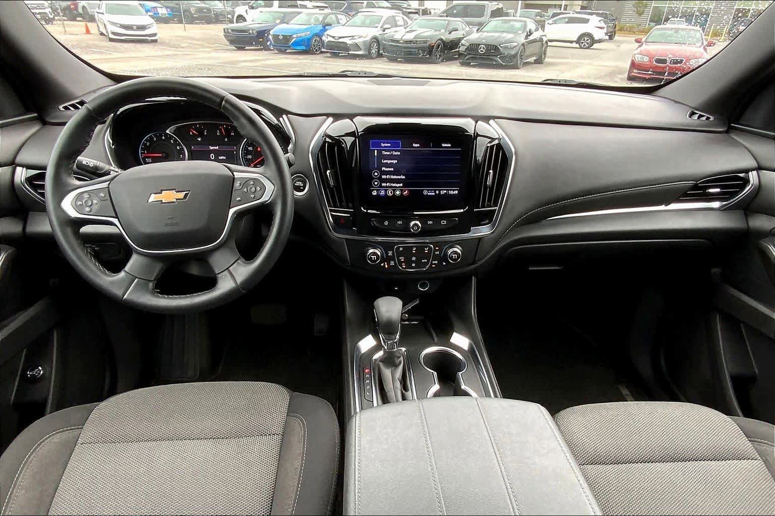 Used 2023 Chevrolet Traverse LT w/ Rear Camera Mirror Package image 15