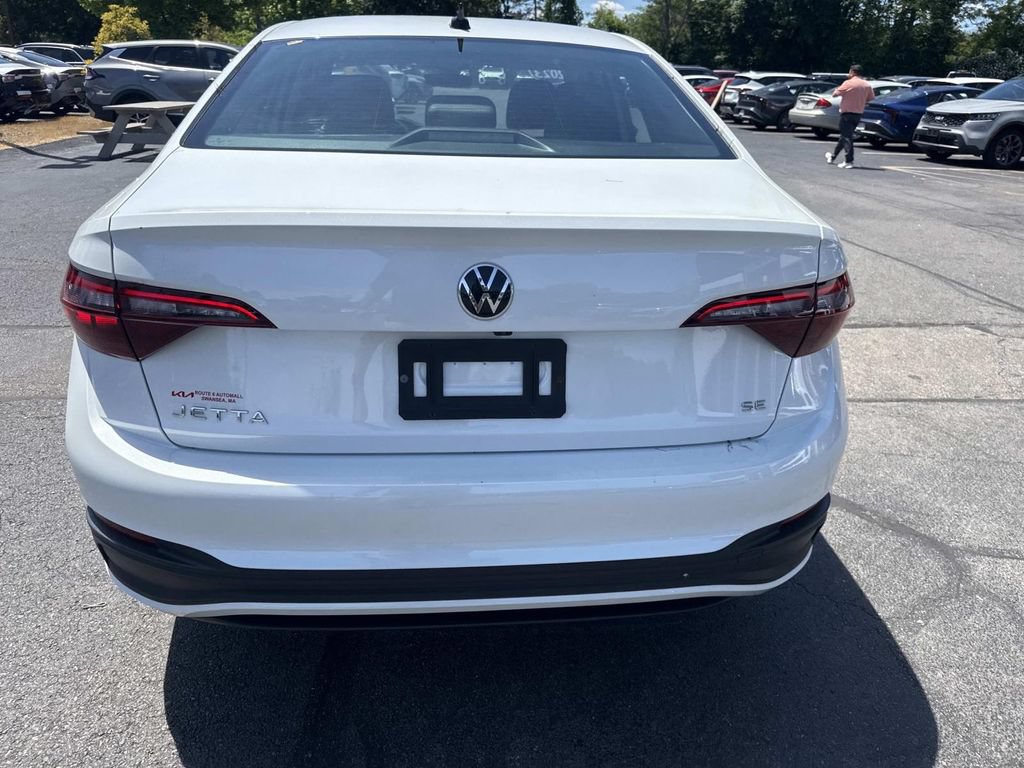 Used 2023 Volkswagen Jetta SE FWD image 4