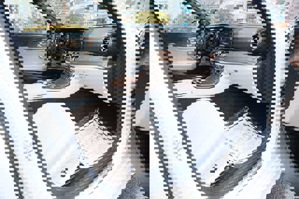 Used 2018 Mercedes-Benz E 300 w/ Premium 3 Package (Q03) image 33