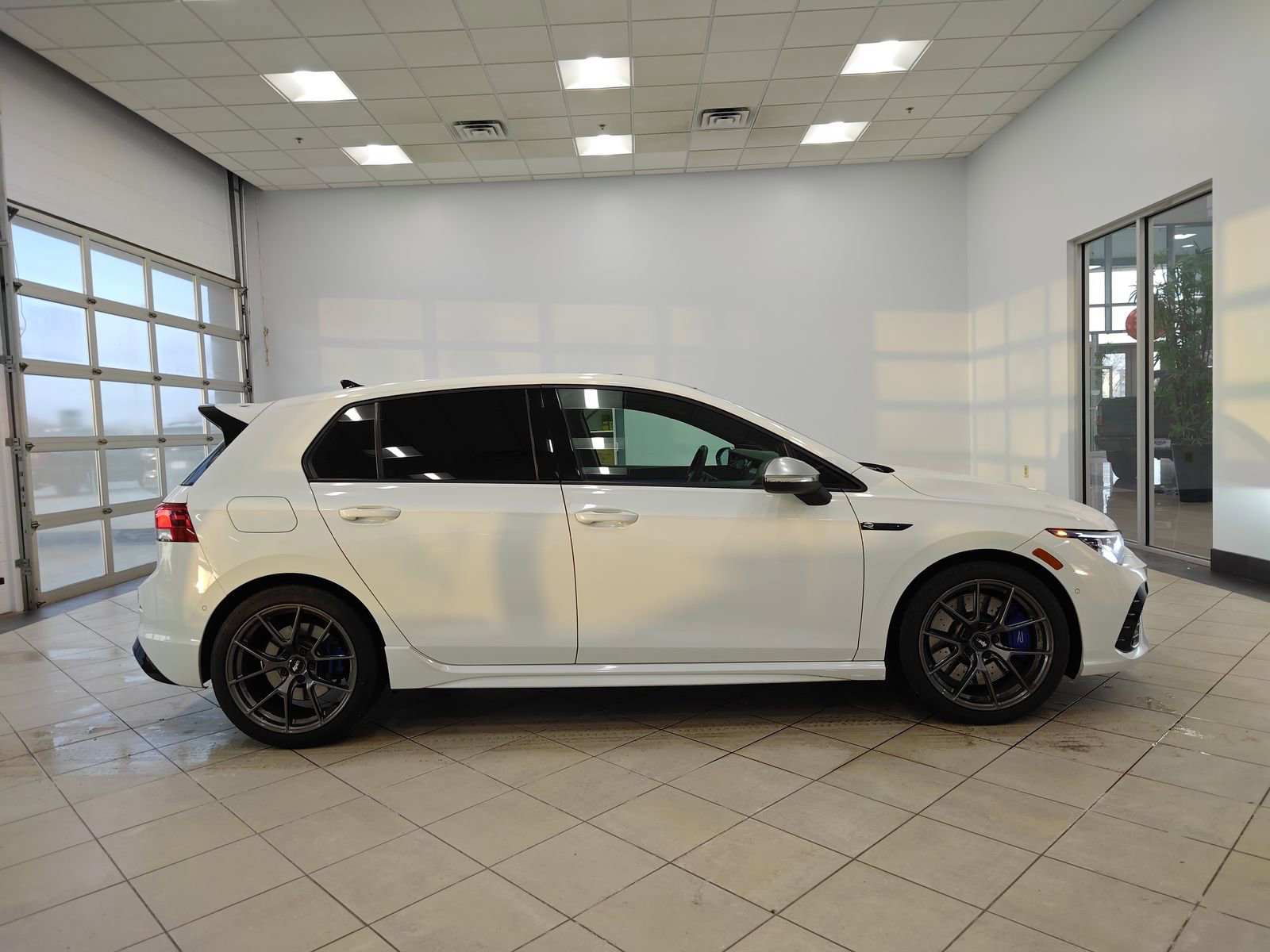 Used 2023 Volkswagen Golf R image 2