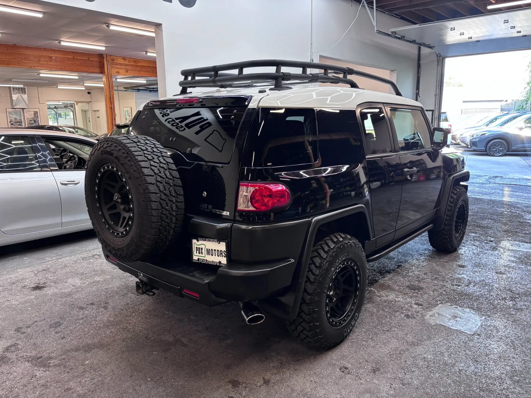 Used 2011 Toyota FJ Cruiser 4WD w/ Upgrade Pkg image 5