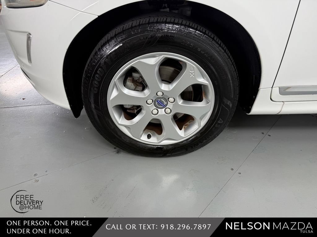 Used 2016 Volvo XC60 T5 w/ Proximity Package FWD image 11