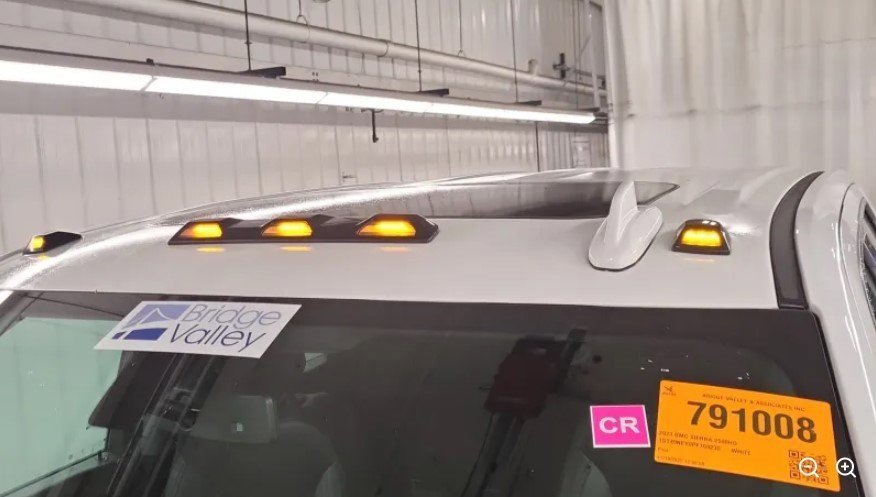 Used 2023 GMC Sierra 2500 SLT w/ SLT Premium Package image 9