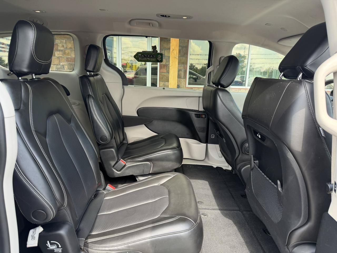 Used 2023 Chrysler Pacifica Touring-L FWD image 20