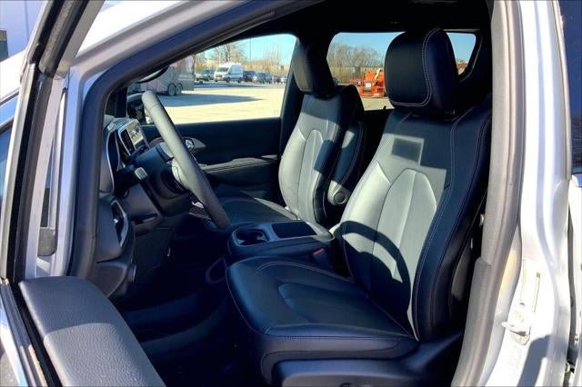 New 2026 Chrysler Voyager LX FWD image 37