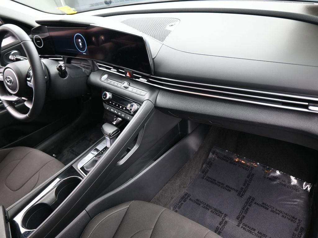 Used 2023 Hyundai Elantra SEL w/ Convenience Package image 42
