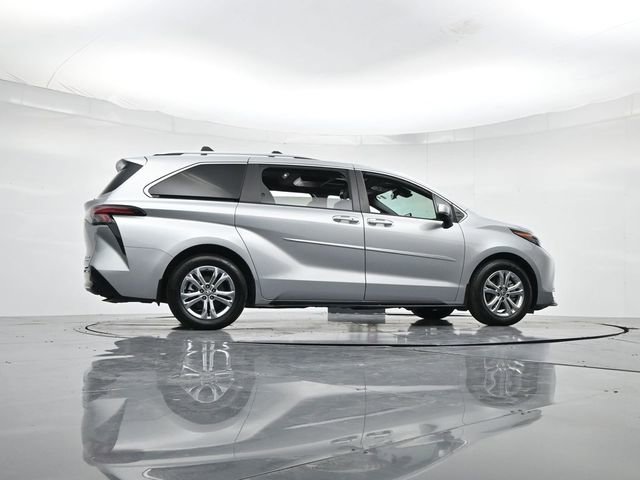 Used 2024 Toyota Sienna Platinum image 34