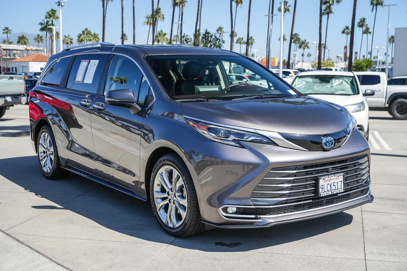Certified 2024 Toyota Sienna Platinum FWD image 5