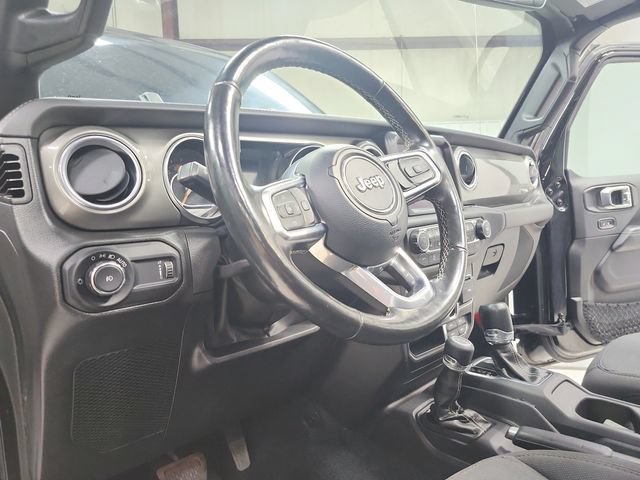 Used 2023 Jeep Wrangler Unlimited Sahara w/ Cold Weather Group AWD/4WD image 18