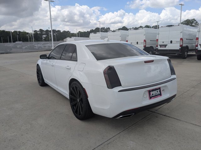 Used 2018 Chrysler 300 Touring L image 8