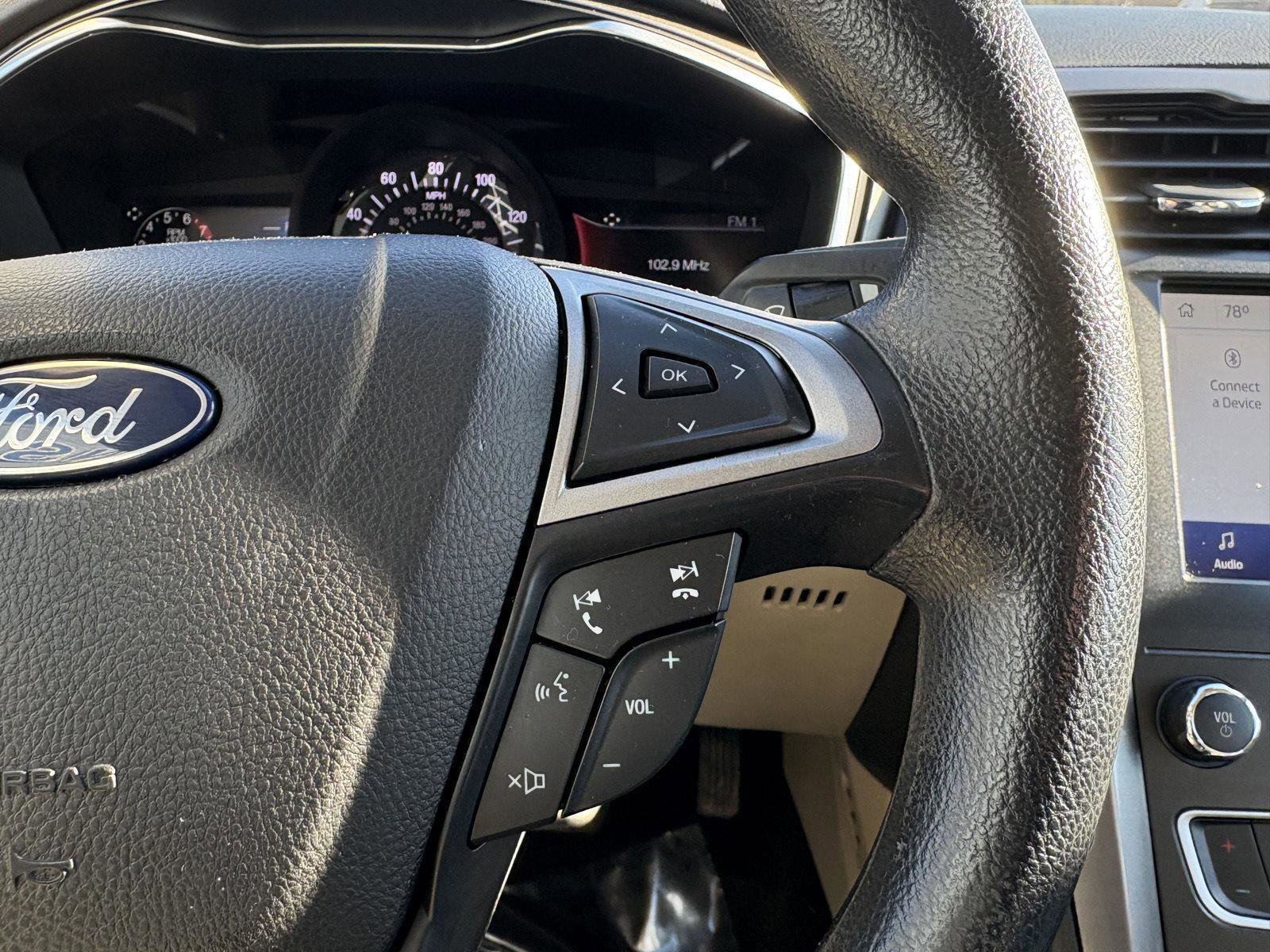 Used 2020 Ford Fusion SE image 11