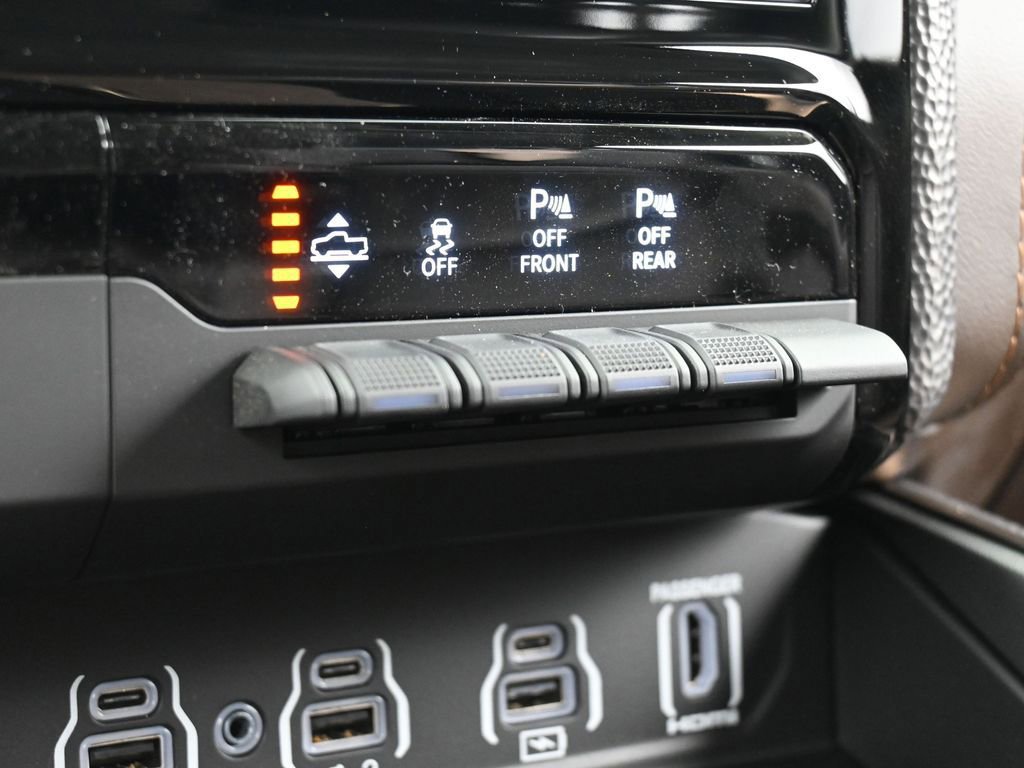 Used 2025 RAM 1500 Limited image 18