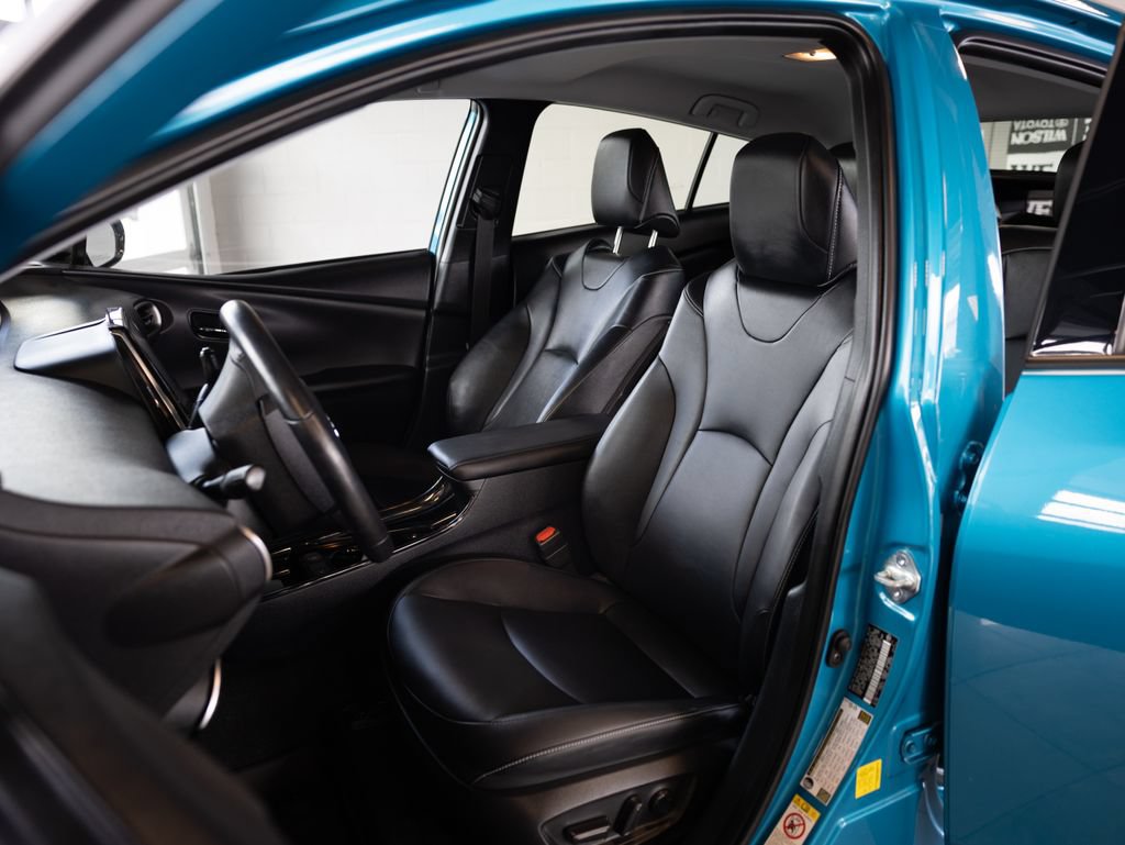 Used 2020 Toyota Prius Prime Limited FWD image 11