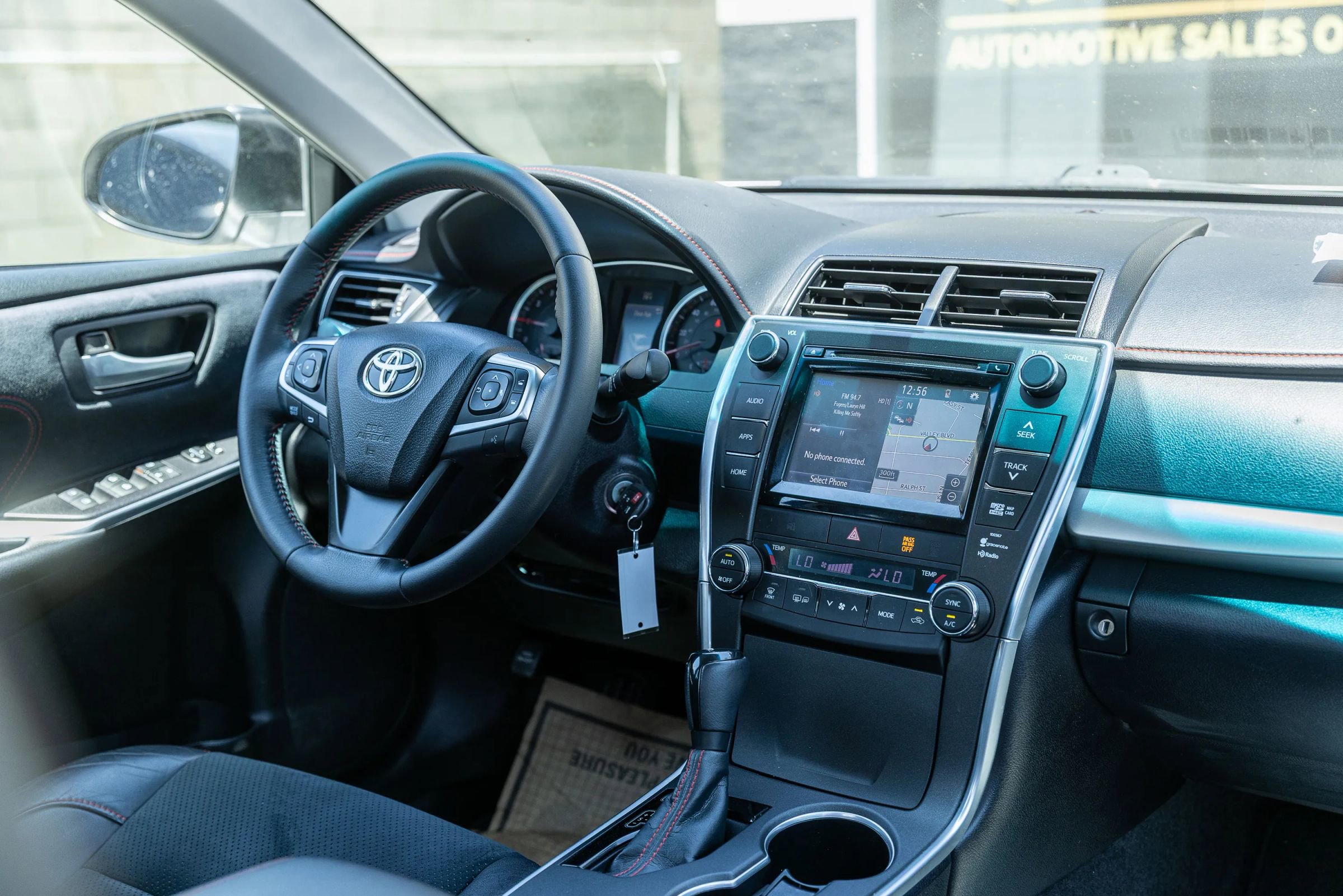 Used 2015 Toyota Camry XSE FWD image 15