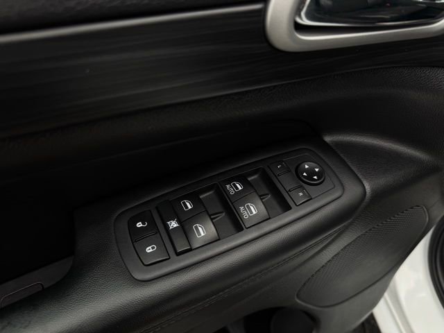 Used 2020 Jeep Grand Cherokee Altitude image 15
