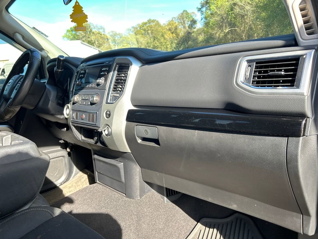 Used 2017 Nissan Titan SV image 15
