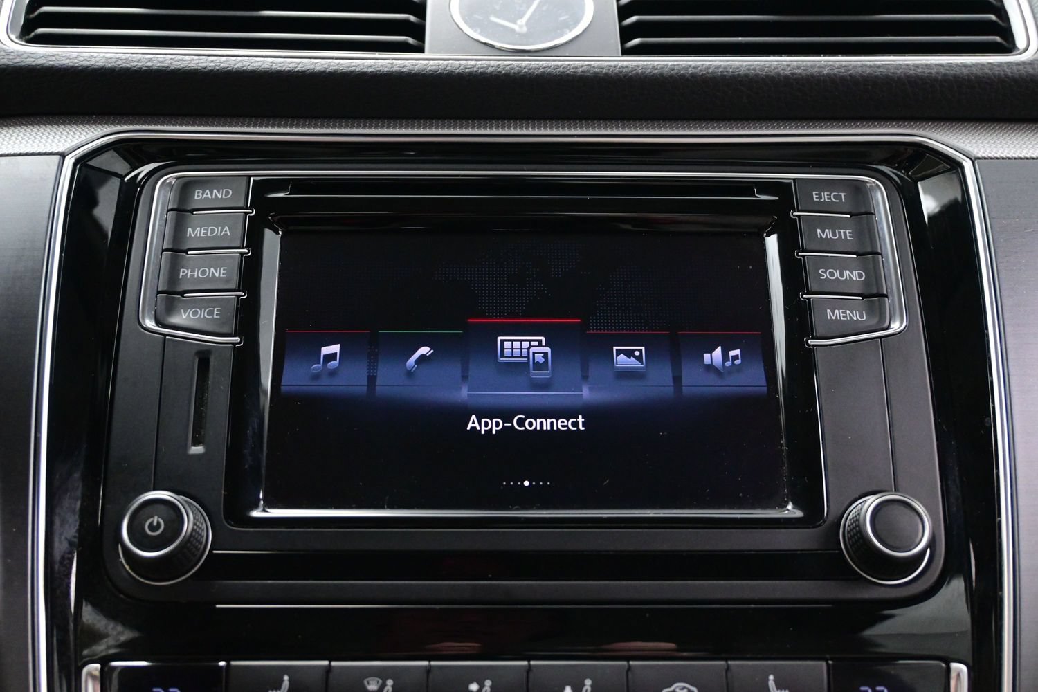 Used 2017 Volkswagen Passat 1.8T R-Line FWD image 19