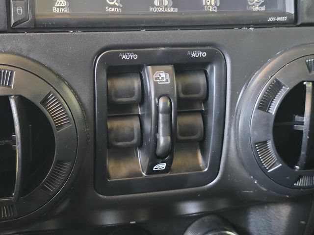 Used 2014 Jeep Wrangler Unlimited Sahara AWD/4WD image 19