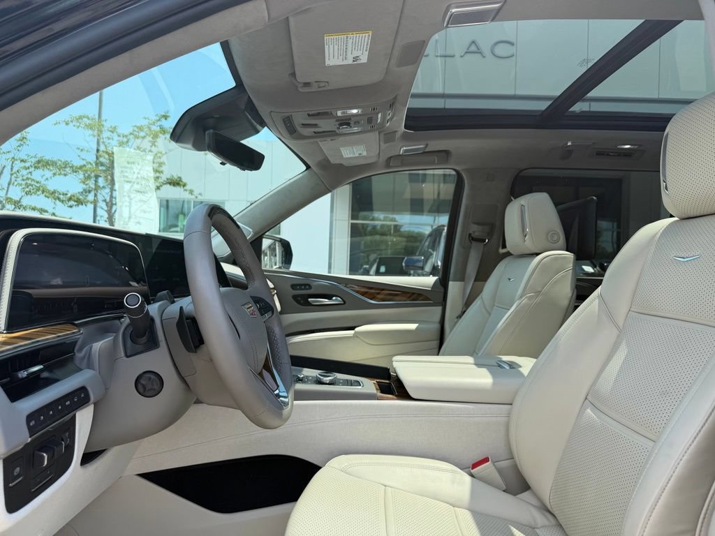 Used 2024 Cadillac Escalade ESV Sport Platinum w/ LPO, ONYX Package AWD/4WD image 12