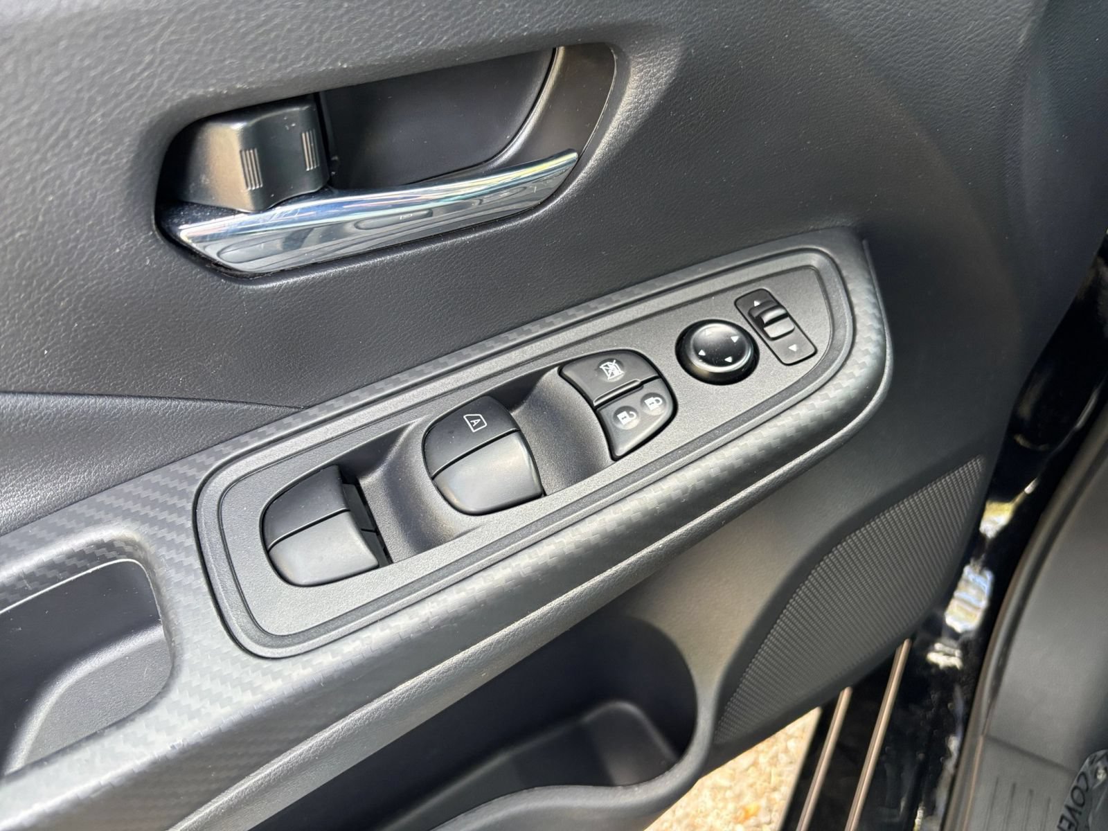 Used 2025 Nissan Versa SV FWD image 18