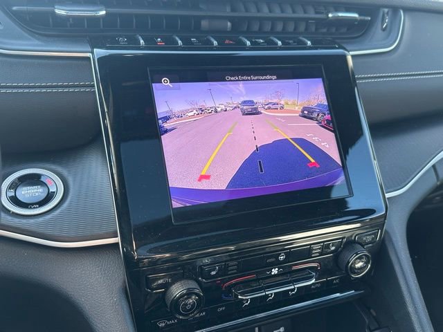 Used 2025 Jeep Grand Cherokee Altitude image 30