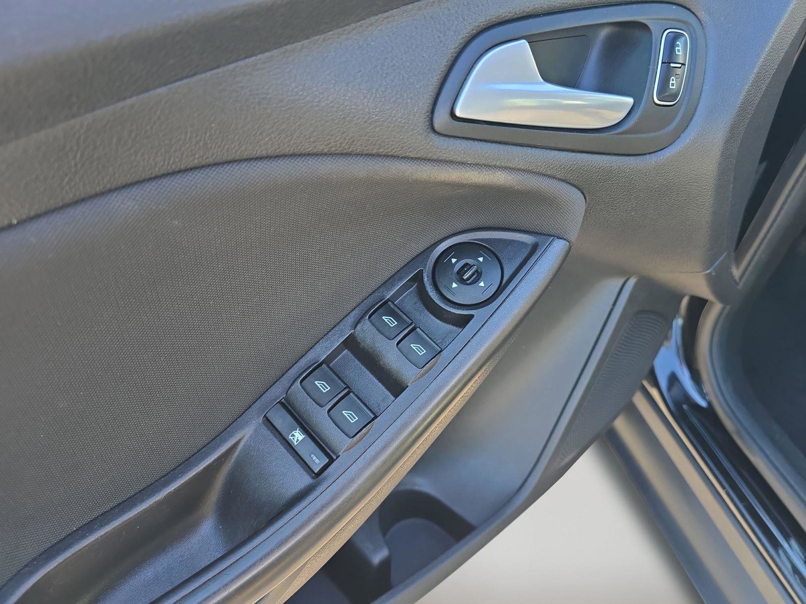 Used 2017 Ford Focus SEL FWD image 23